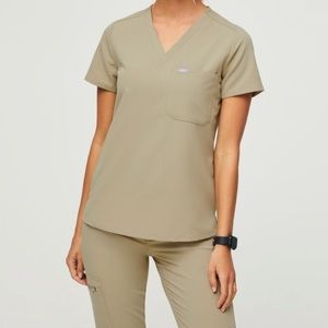 FIGS Catarina One-Pocket Scrub Top XS Sandstone